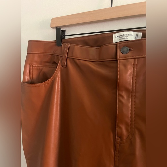 Abercrombie and Fitch - The 90s Straight Ultra High Rise Leather Pants - Picture 6 of 9